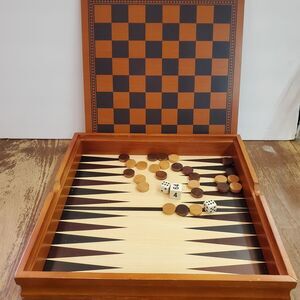 Vintage Unbranded Wooden Checker/Chess/Backgammon/TicTacToe Board  Lift Top Dice